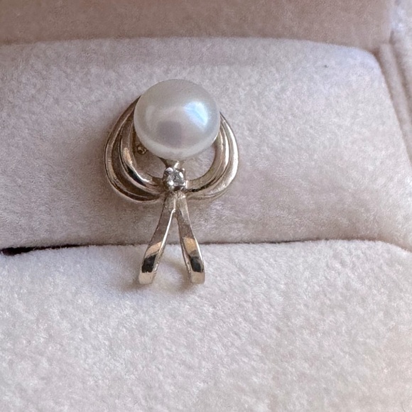 ✨Stunning Vintage 14K Yellow Gold, Pearl and Diamond Charm for Necklace/Bracelet - Picture 11 of 13